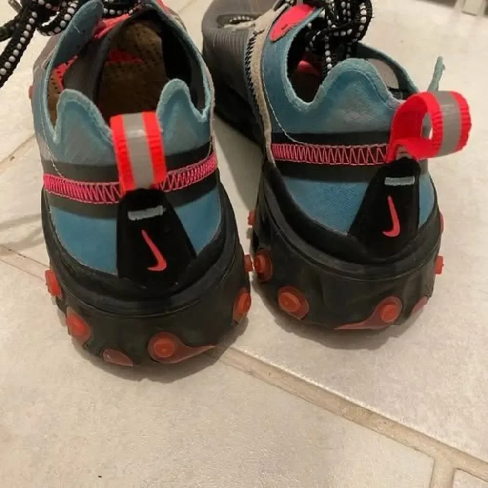 Like new worn once Nike size 4 shoes